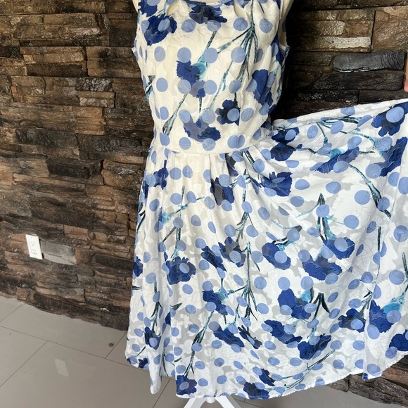 Gabby Skye Blue and White Sleeveless Midi Dress - Picture 2 of 13